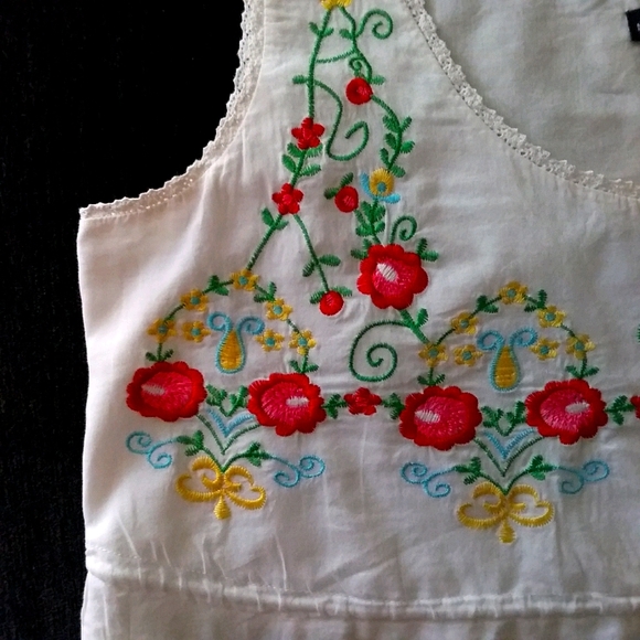 Embroidered Drawstring Crop Top - Picture 5 of 9